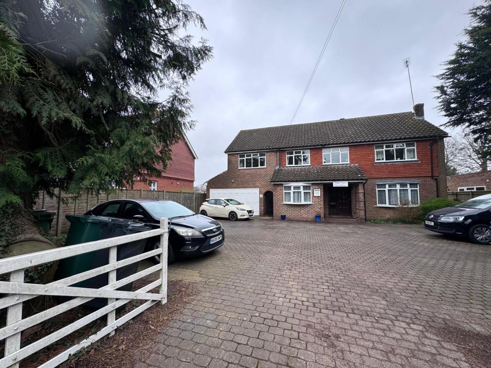 High Trees Guest House Gatwick Horley Exterior photo