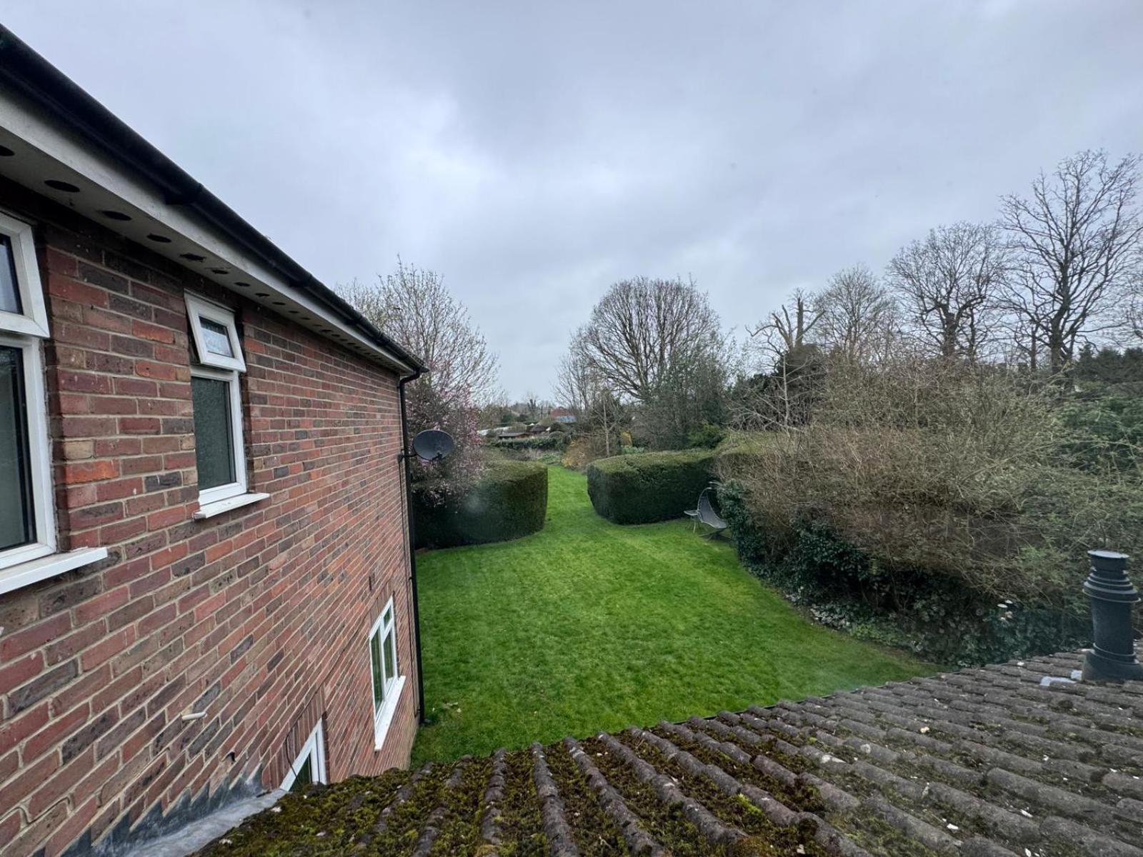 High Trees Guest House Gatwick Horley Exterior photo