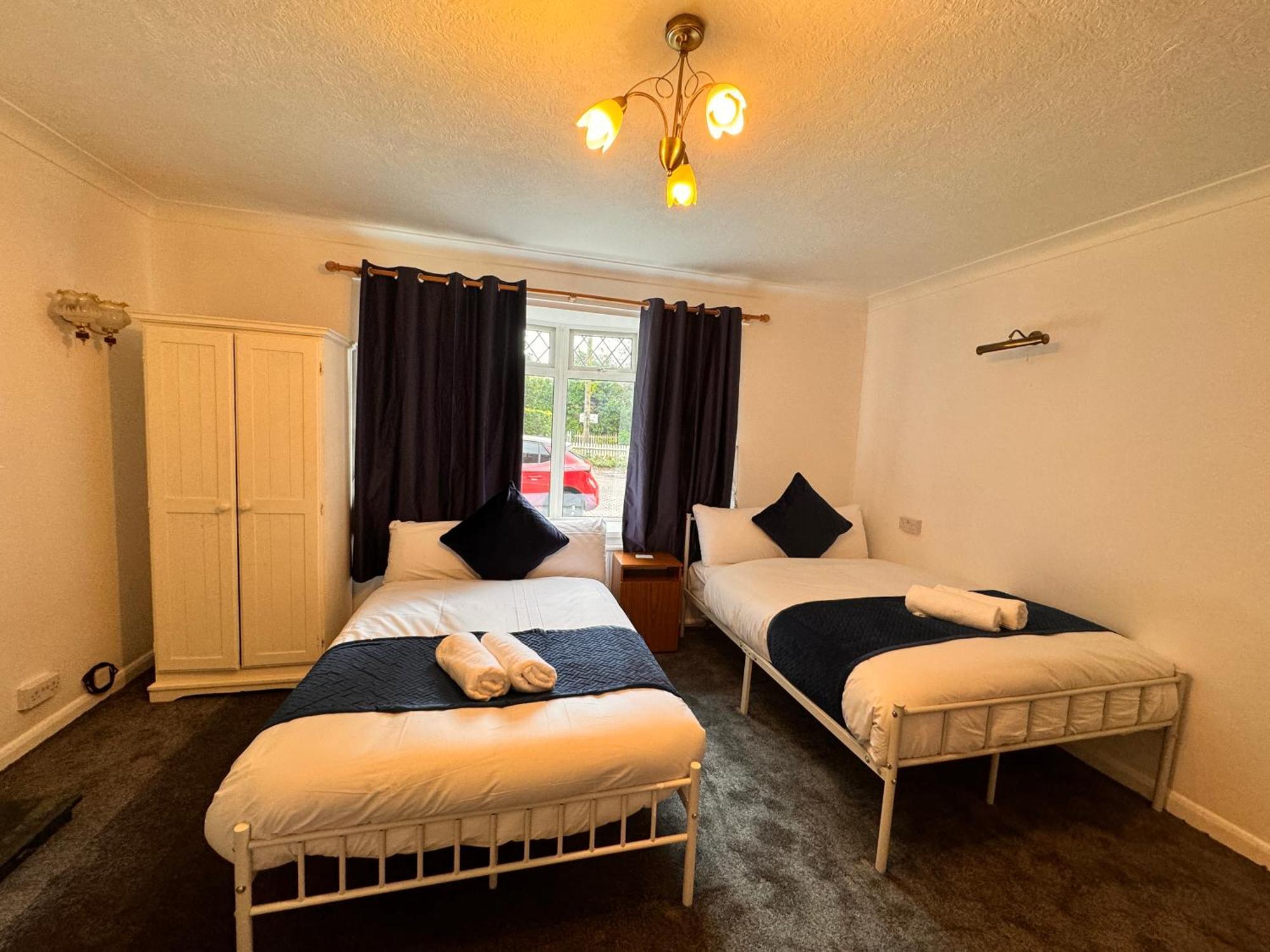 High Trees Guest House Gatwick Horley Exterior photo