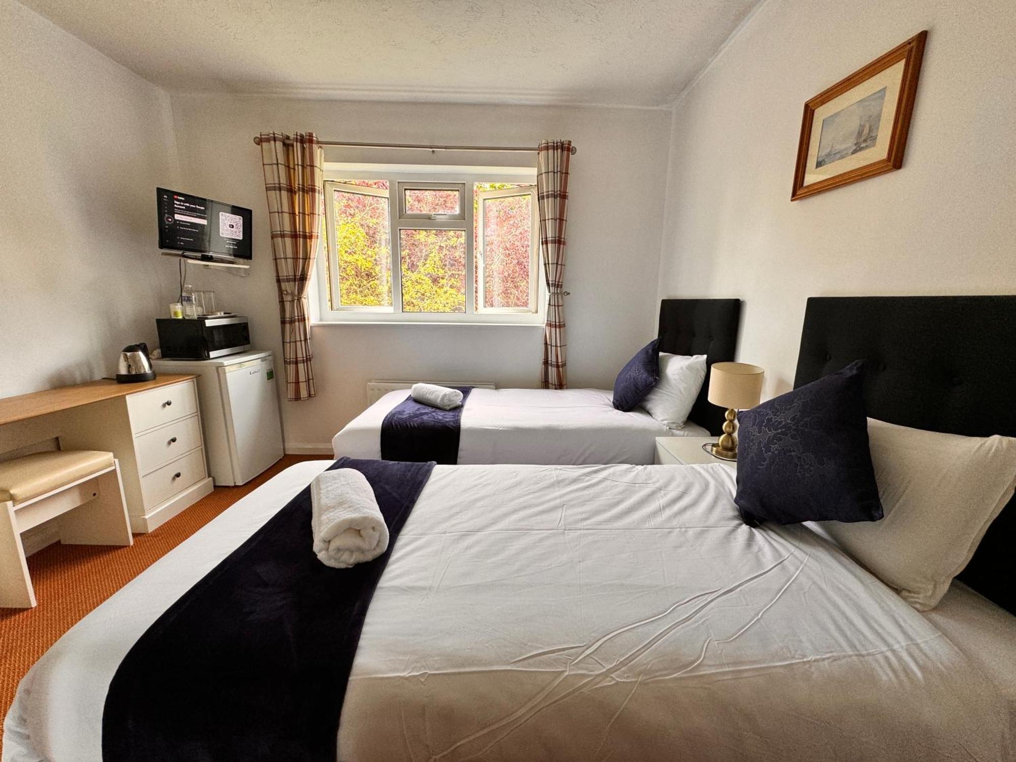 High Trees Guest House Gatwick Horley Exterior photo
