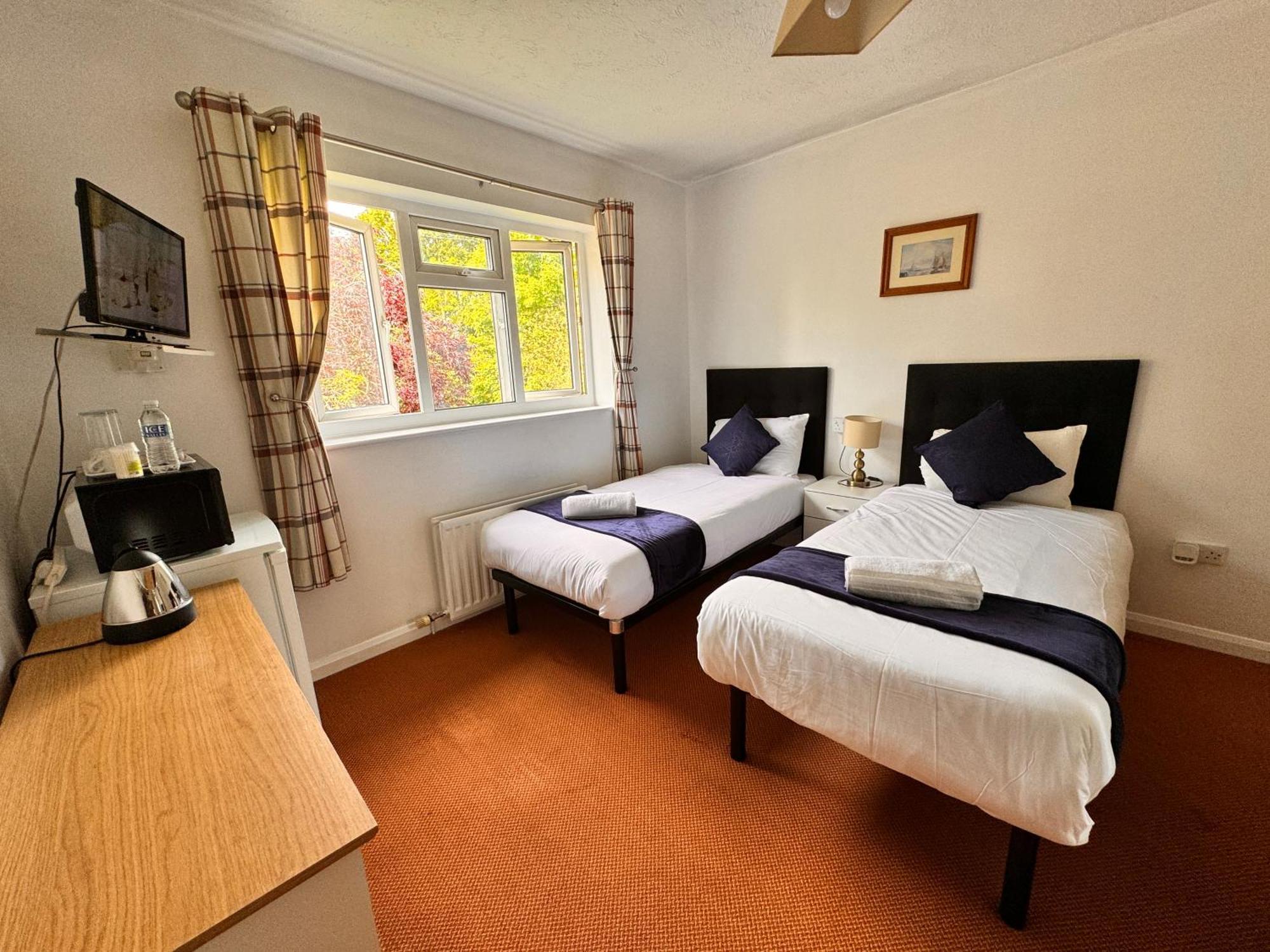 High Trees Guest House Gatwick Horley Exterior photo