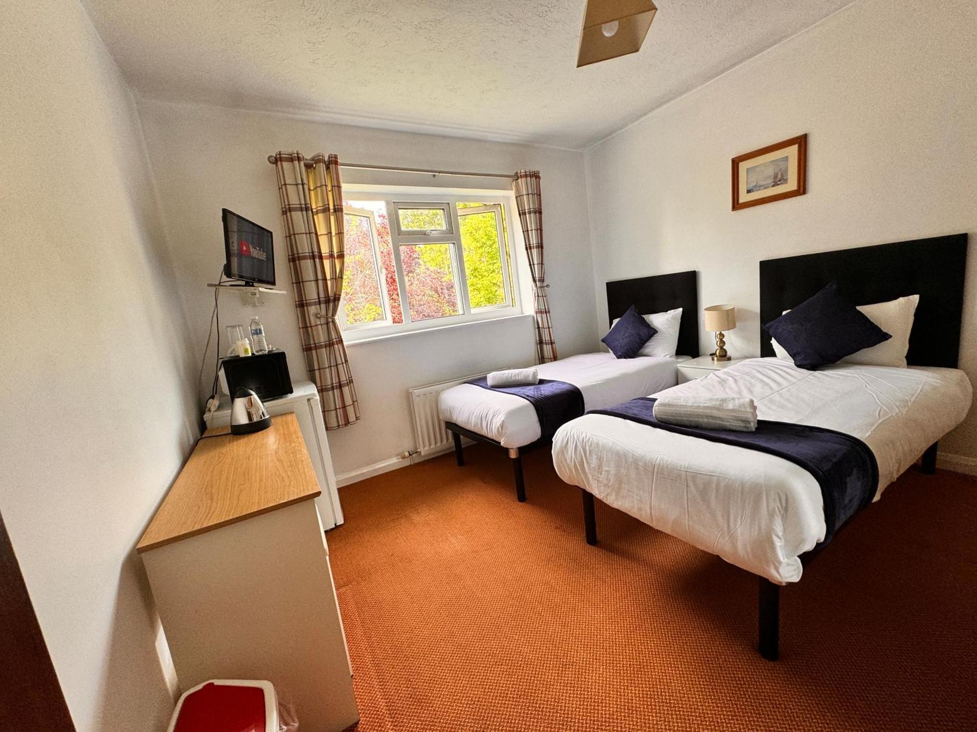 High Trees Guest House Gatwick Horley Exterior photo